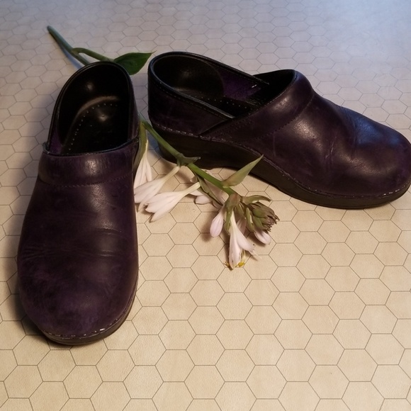 dansko size 38 clogs